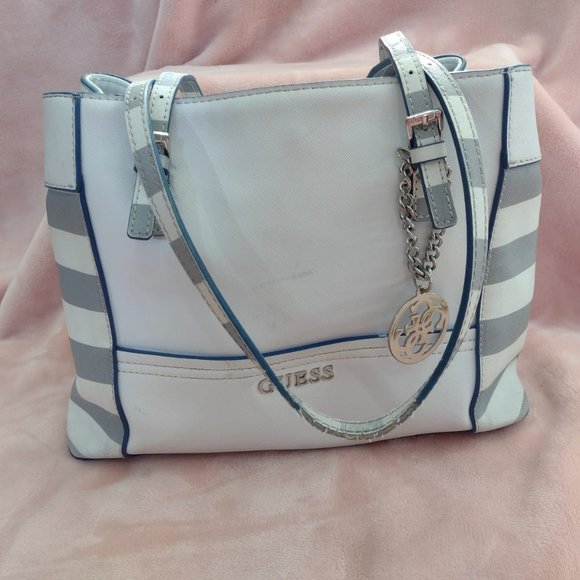 Guess Hand Bag - Picture 1 of 9